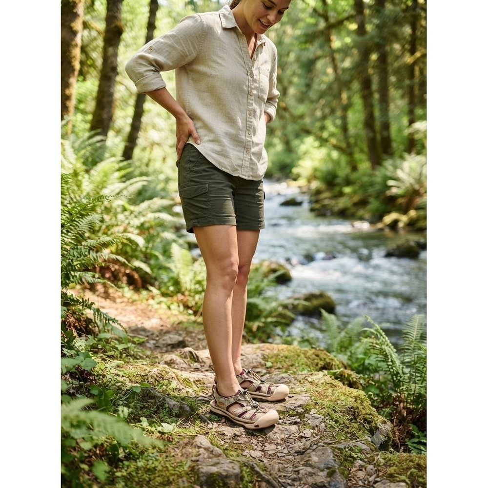 Keen Women's Size 7 Tan Burgundy Hiking Water Sandals Outdoor Closedtoe Gorpcore